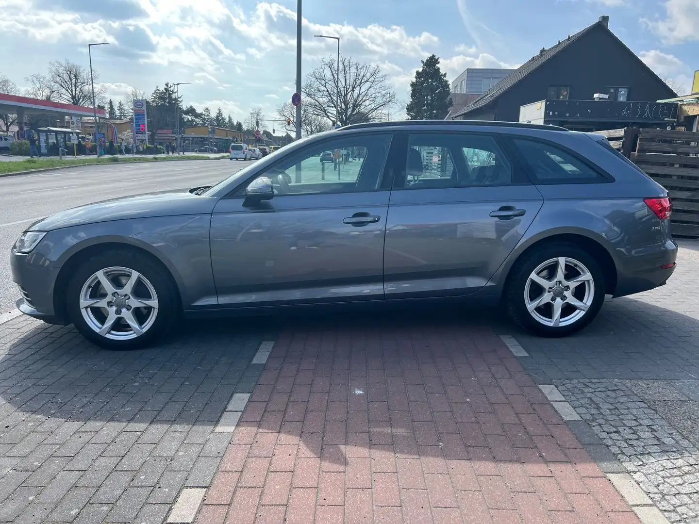 Audi A4 Avant basis Xenon,Navi,Tempomat,AHK, Grau - 1