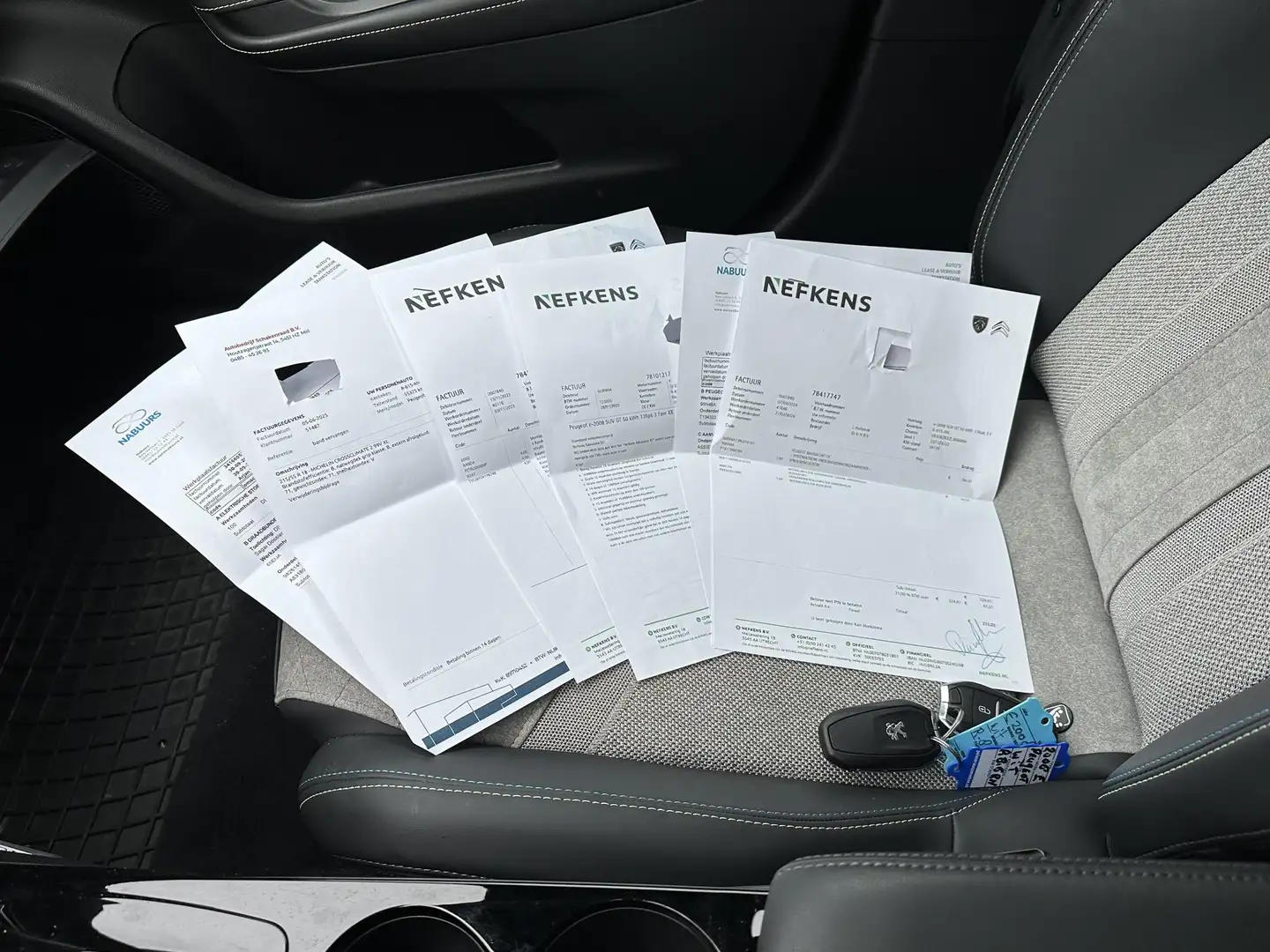 Peugeot e-2008 EV GT Première 3 fase 50 kWh VAN: 18.400,- VOOR: 1 Wit - 2