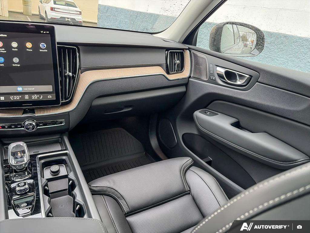 2026 Volvo XC60 T8 AWD Ultra Dark Theme thumb 25