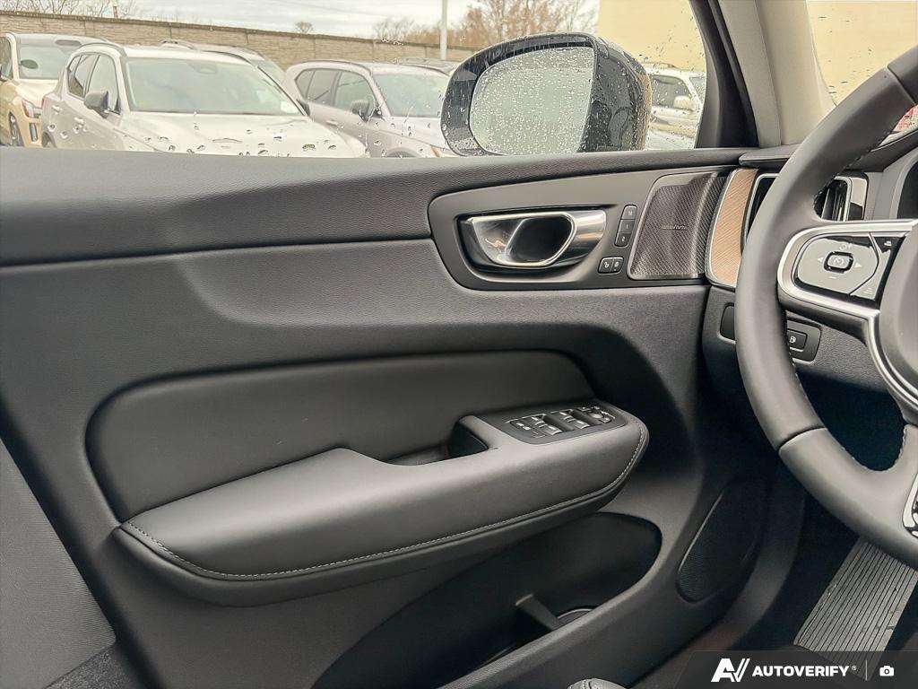 2026 Volvo XC60 T8 AWD Ultra Dark Theme thumb 17