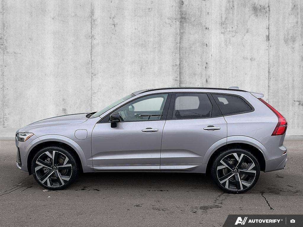 2026 Volvo XC60 T8 AWD Ultra Dark Theme alt 3