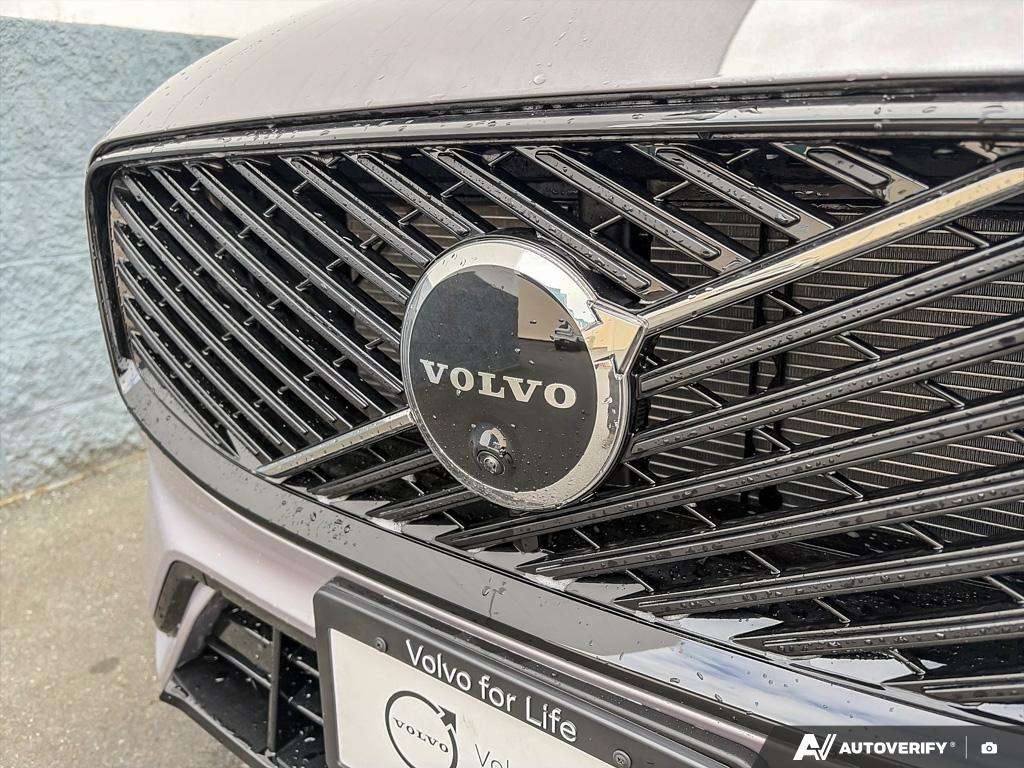 2026 Volvo XC60 T8 AWD Ultra Dark Theme thumb 9