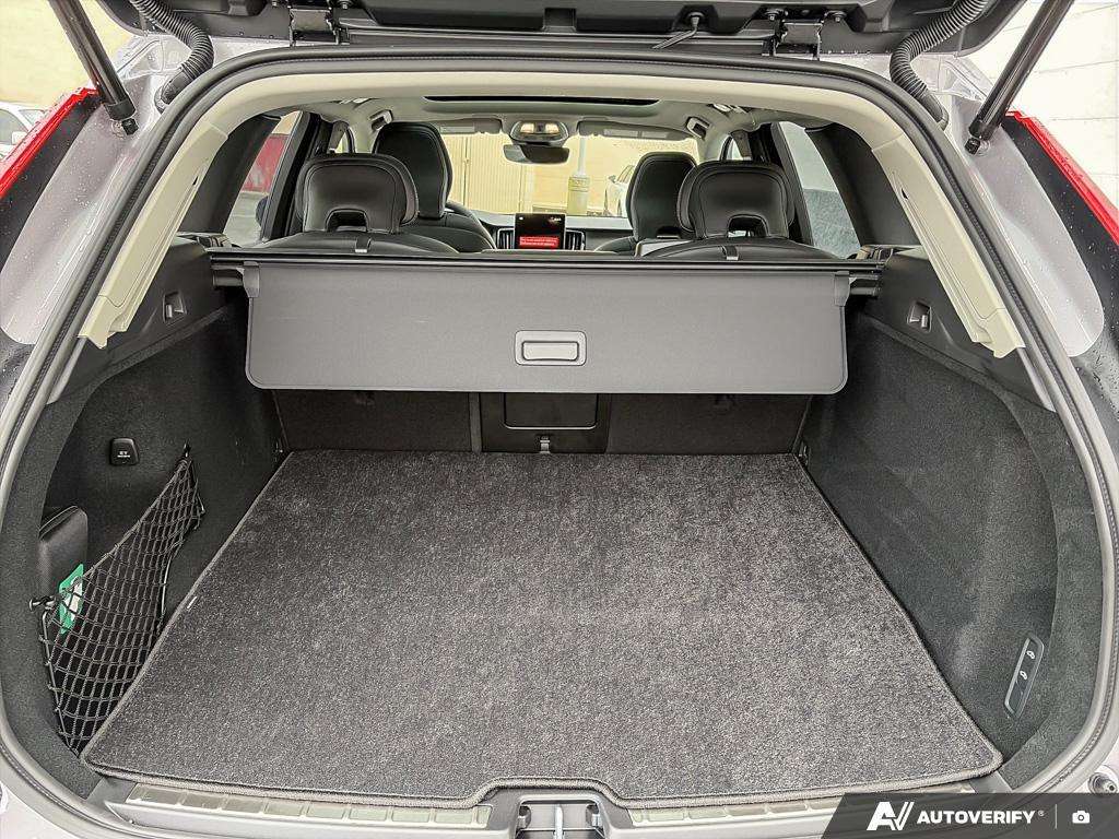 2026 Volvo XC60 T8 AWD Ultra Dark Theme thumb 12
