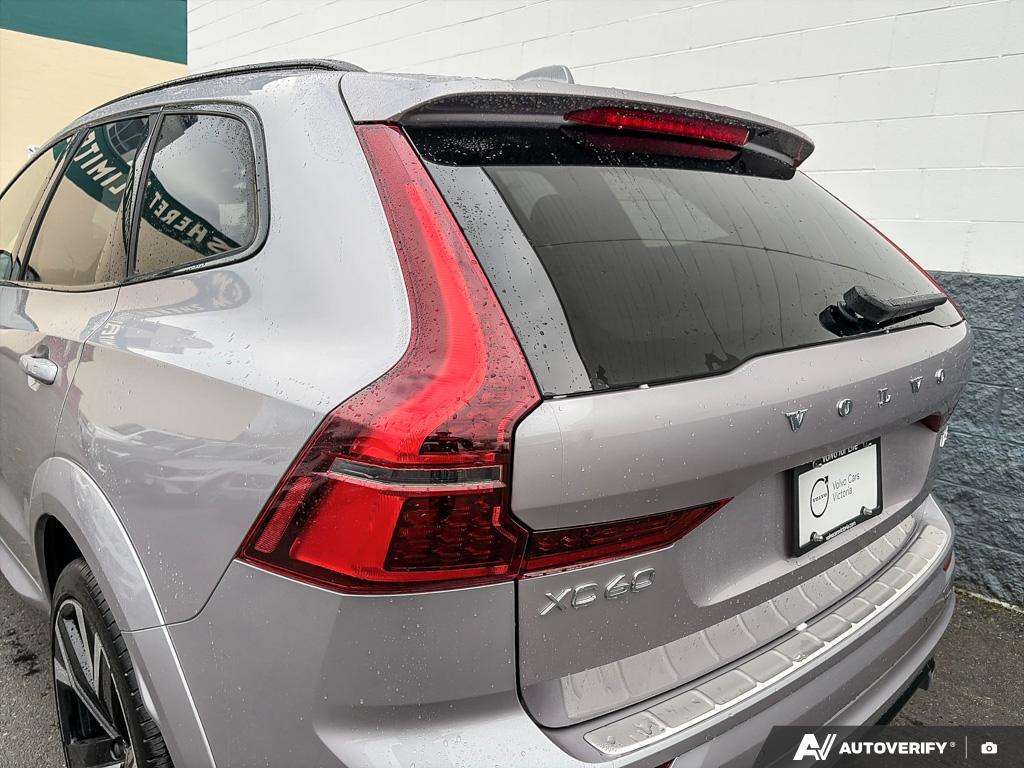 2026 Volvo XC60 T8 AWD Ultra Dark Theme thumb 11
