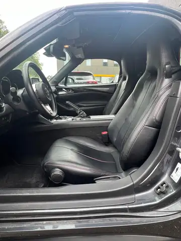 Mazda MX-5 view 4