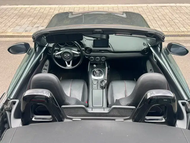 Mazda MX-5 view 3