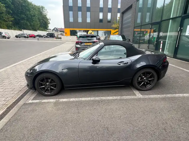 Mazda MX-5 view 8