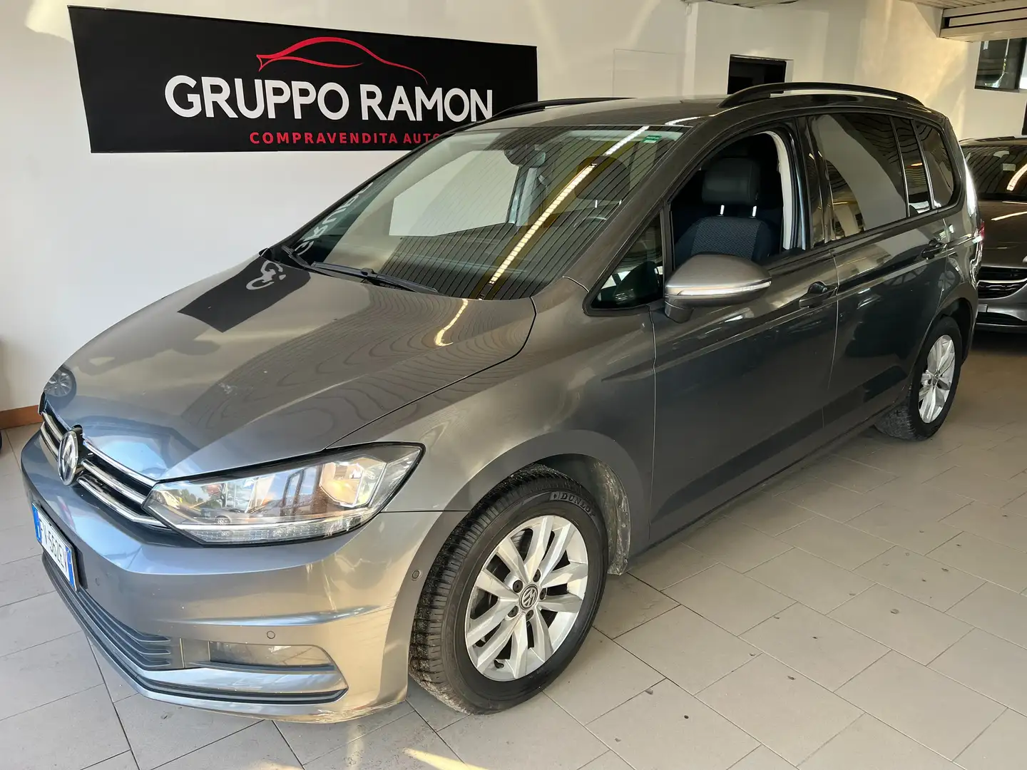 Volkswagen Touran TOURAN 1.6 TDI 115CV SCR EXECUTIVE BMT 5 POSTI Grigio - 1