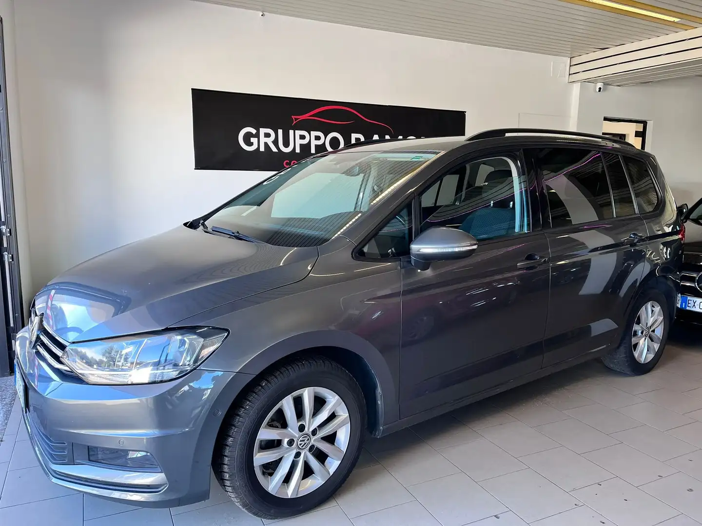 Volkswagen Touran TOURAN 1.6 TDI 115CV SCR EXECUTIVE BMT 5 POSTI Grijs - 1