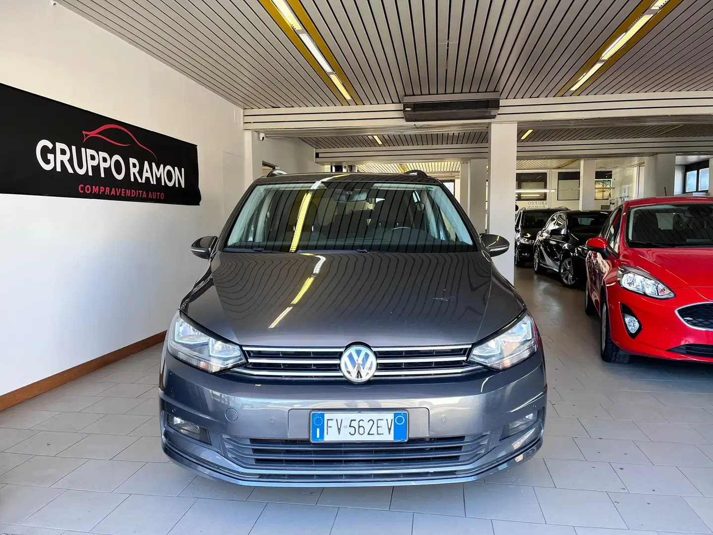 Volkswagen Touran TOURAN 1.6 TDI 115CV SCR EXECUTIVE BMT 5 POSTI Grijs - 2