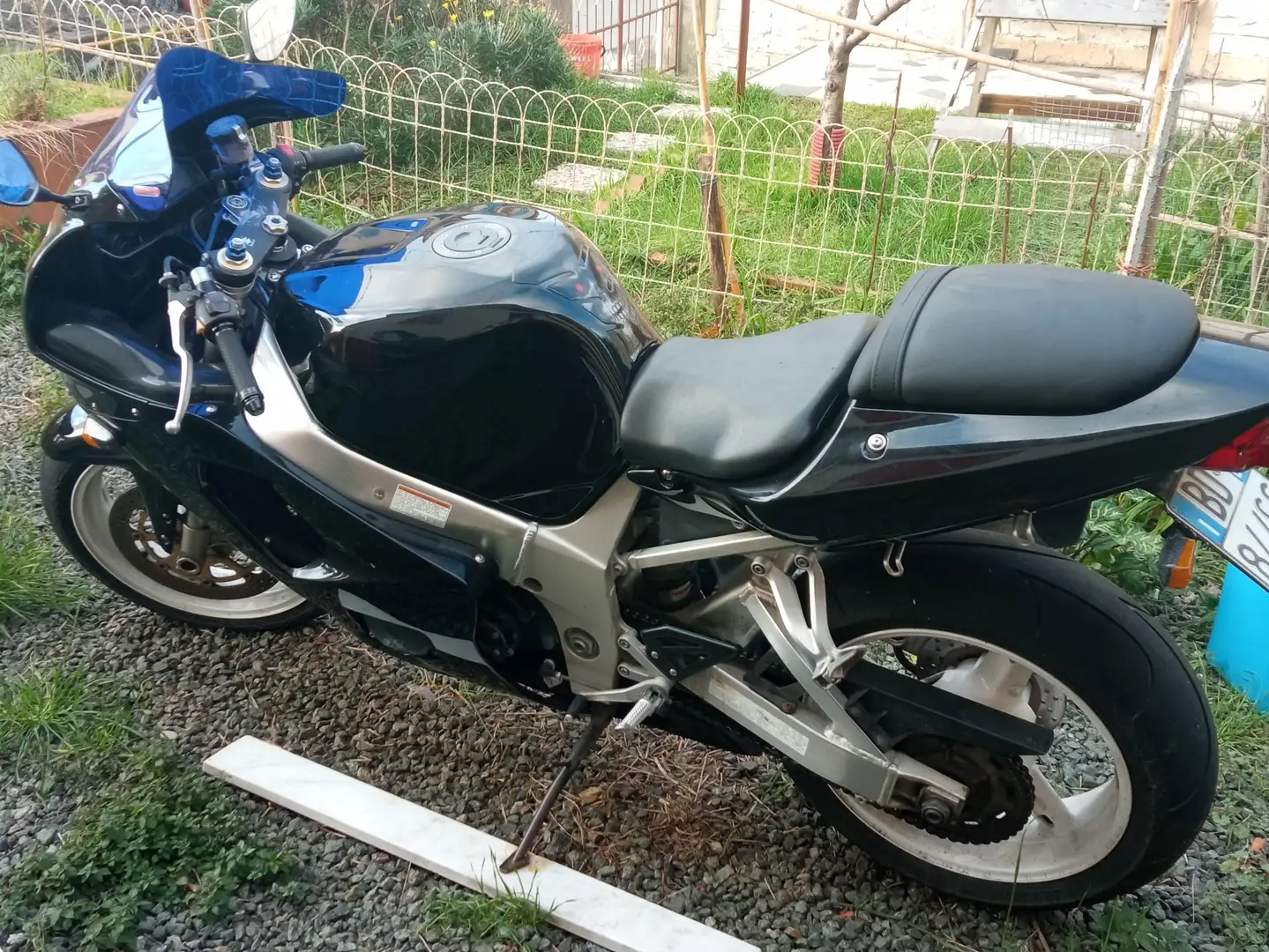 Suzuki GSR 750 Fekete - 1