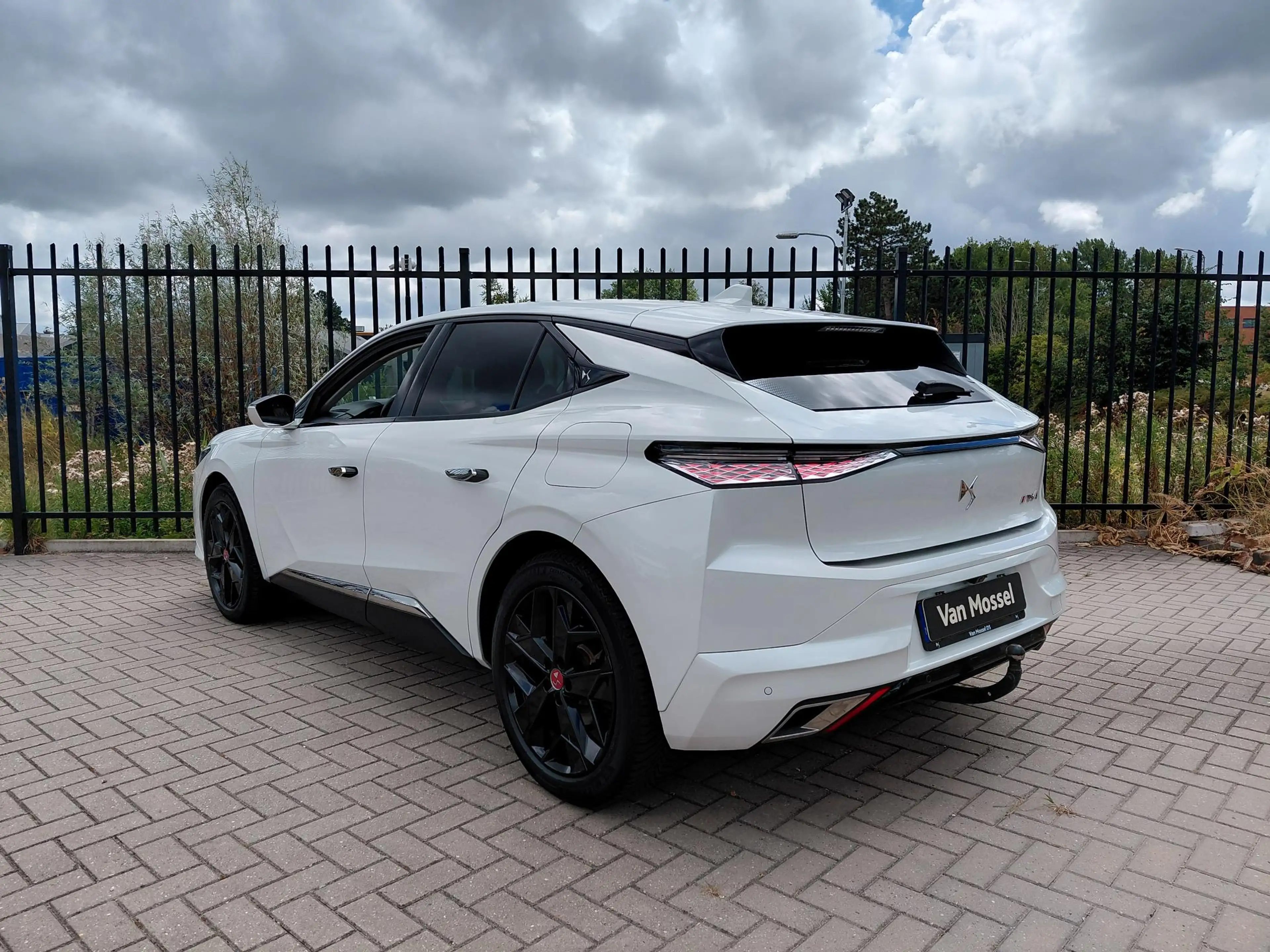 DS Automobiles DS 4 E-Tense Performance Line — photo 9