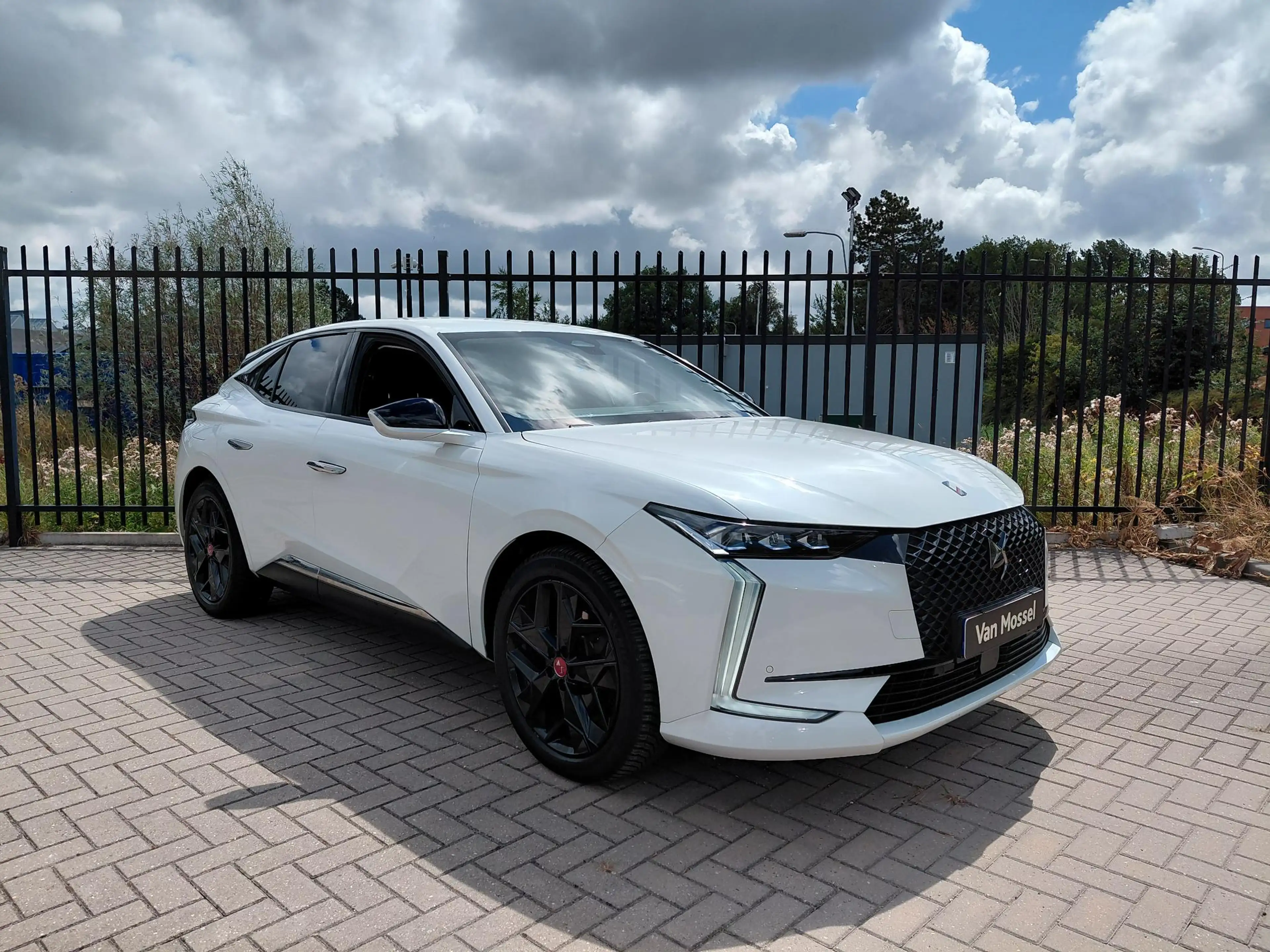 DS Automobiles DS 4 E-Tense Performance Line — photo 4
