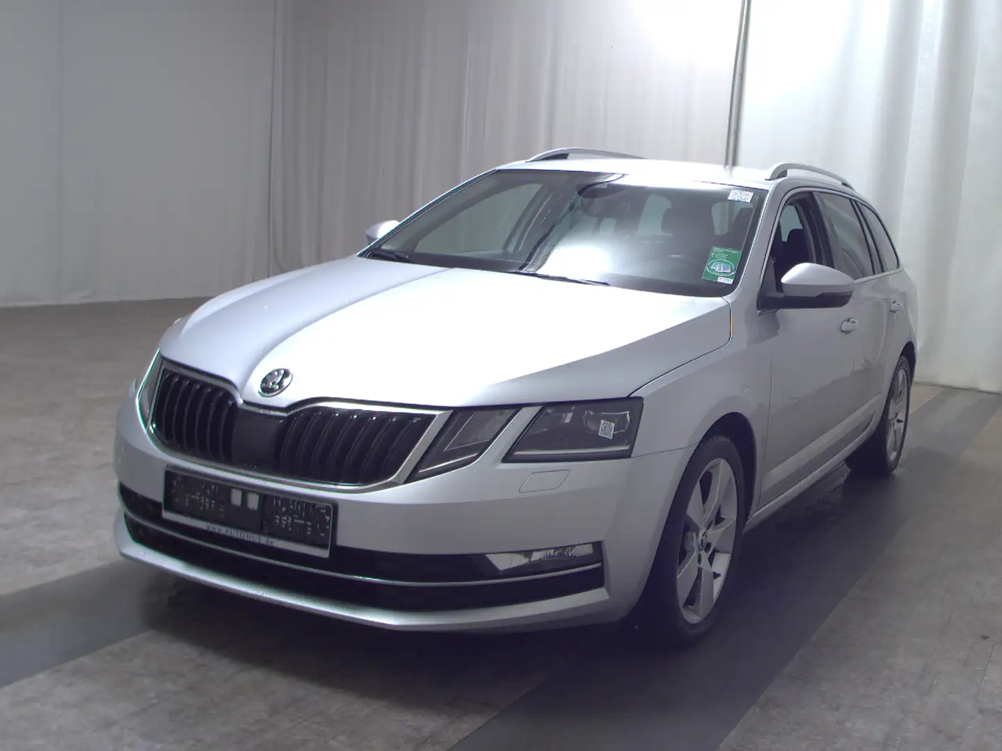 Skoda Octavia Kombi 2.0 TDI 4x4 Premium Ed. Navi LED Silber - 2