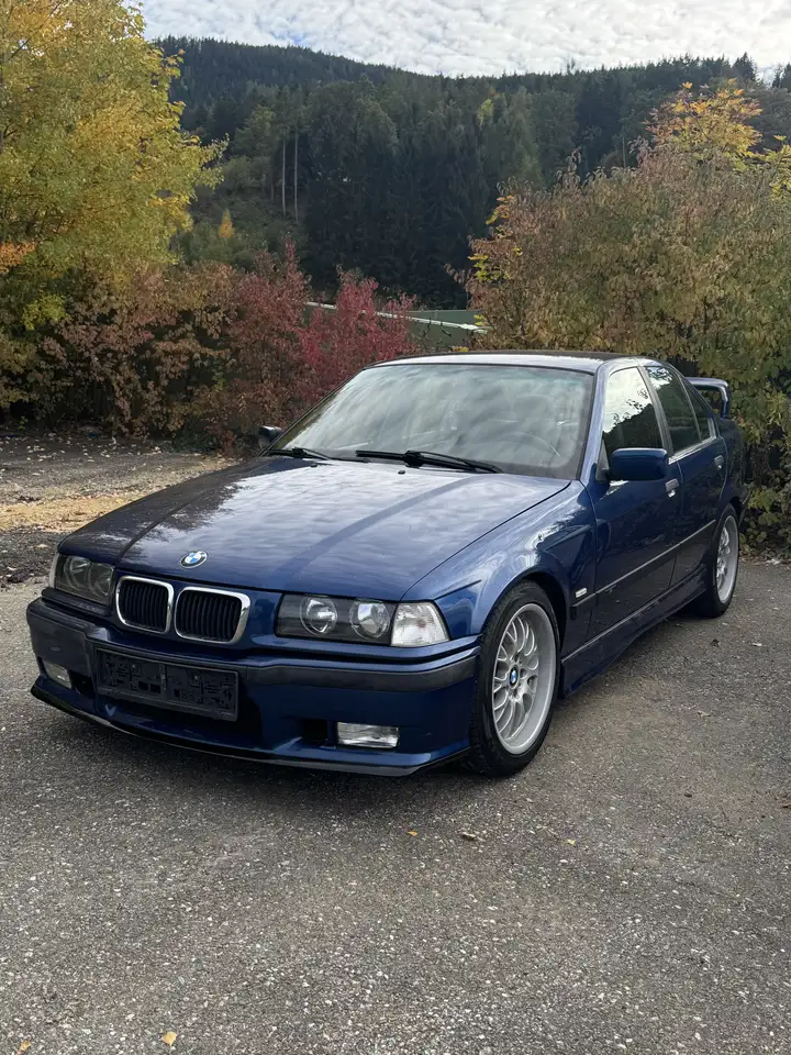 BMW 323