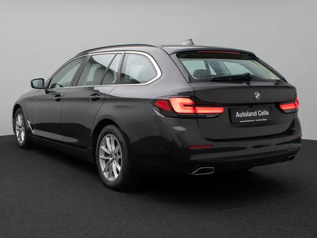 BMW 5 Series view 9