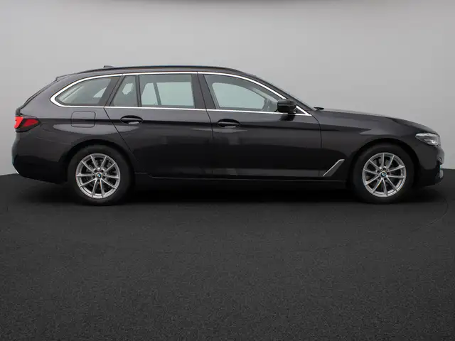 BMW 5 Series view 5