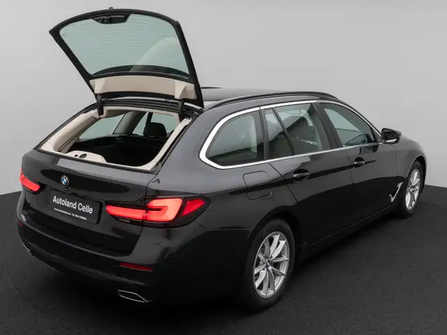 BMW 5 Series view 13