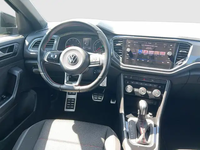 Volkswagen T-Roc view 11