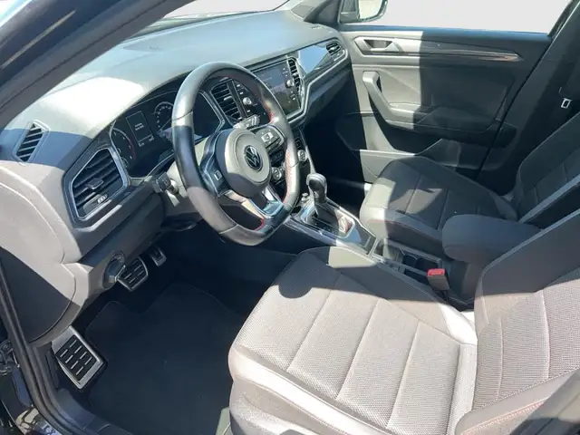 Volkswagen T-Roc view 9
