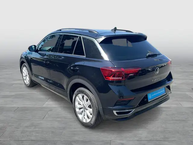 Volkswagen T-Roc view 3