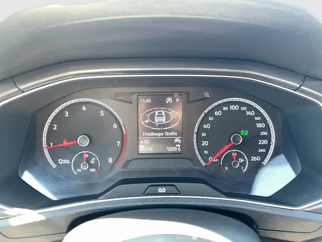 Volkswagen T-Roc view 10