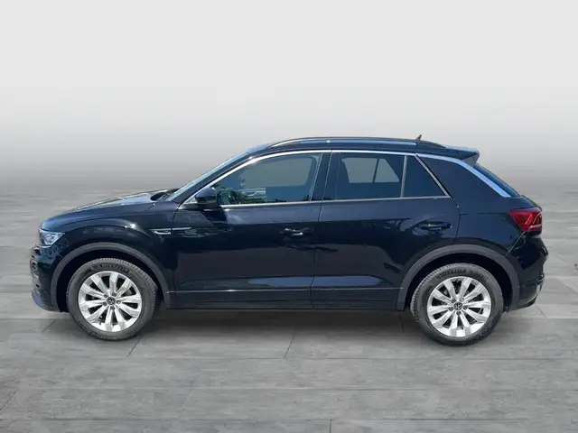 Volkswagen T-Roc view 2
