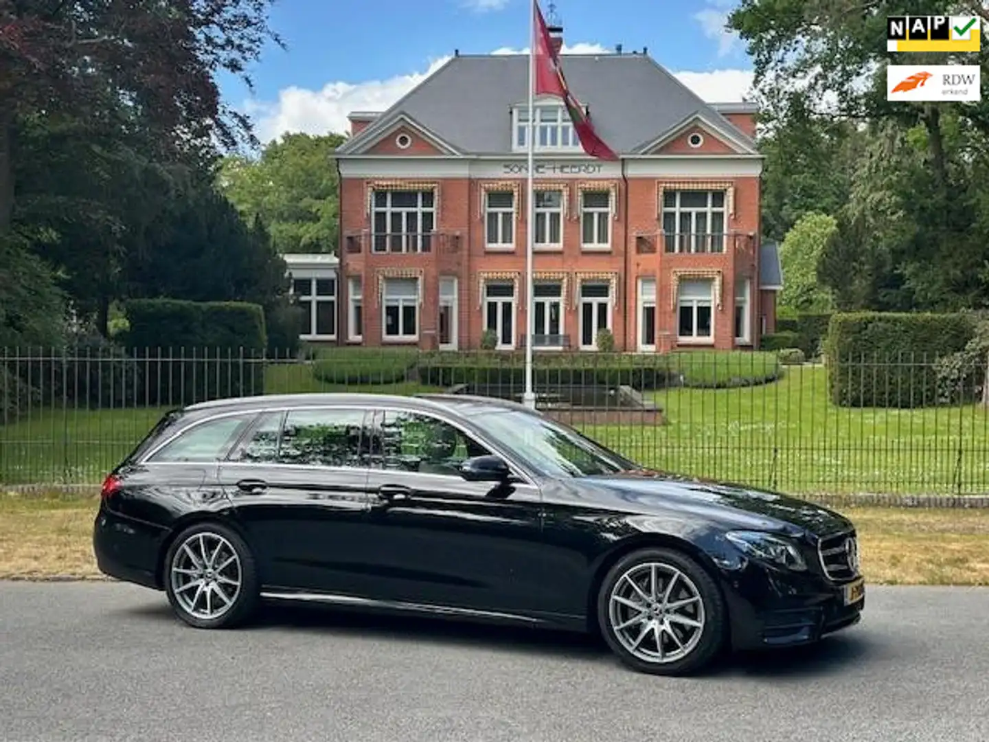 Mercedes-Benz E 200 Estate Business Solution Sport Schwarz - 1