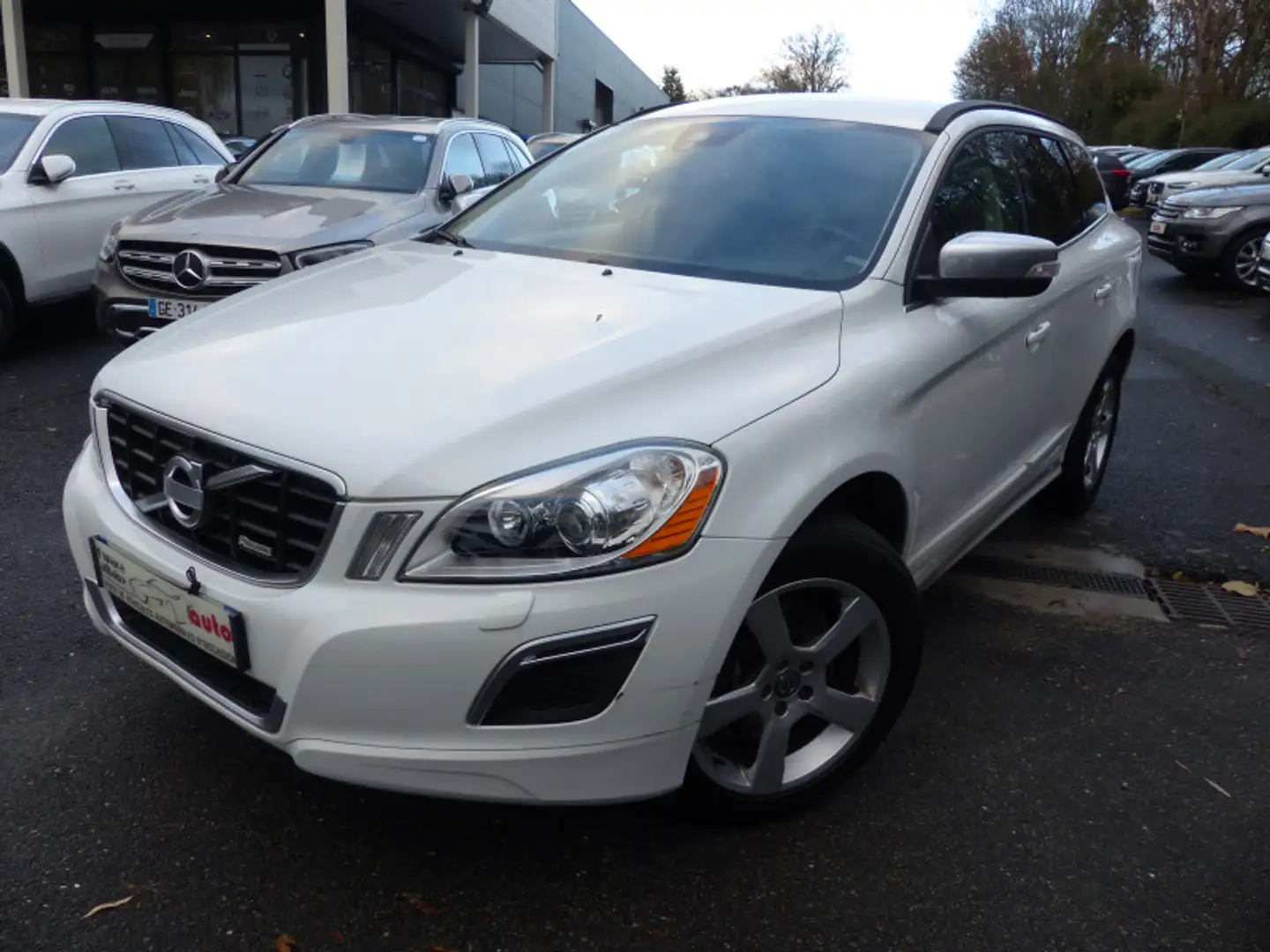 Volvo XC60 D3 163CH R-DESIGN GEARTRONIC Blanc - 1