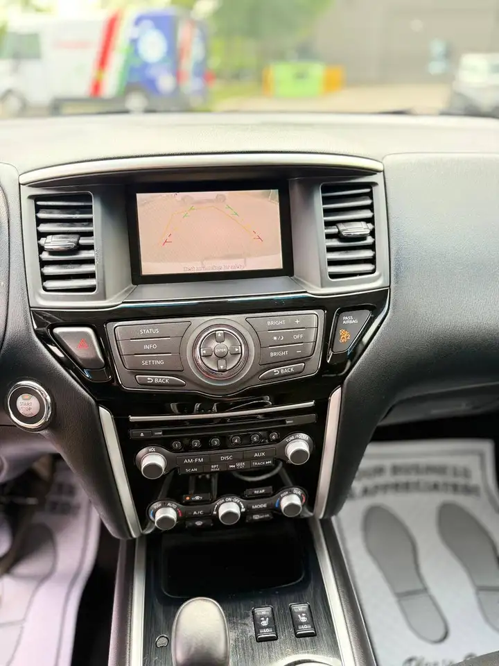 Nissan Pathfinder снимка Nissan Pathfinder