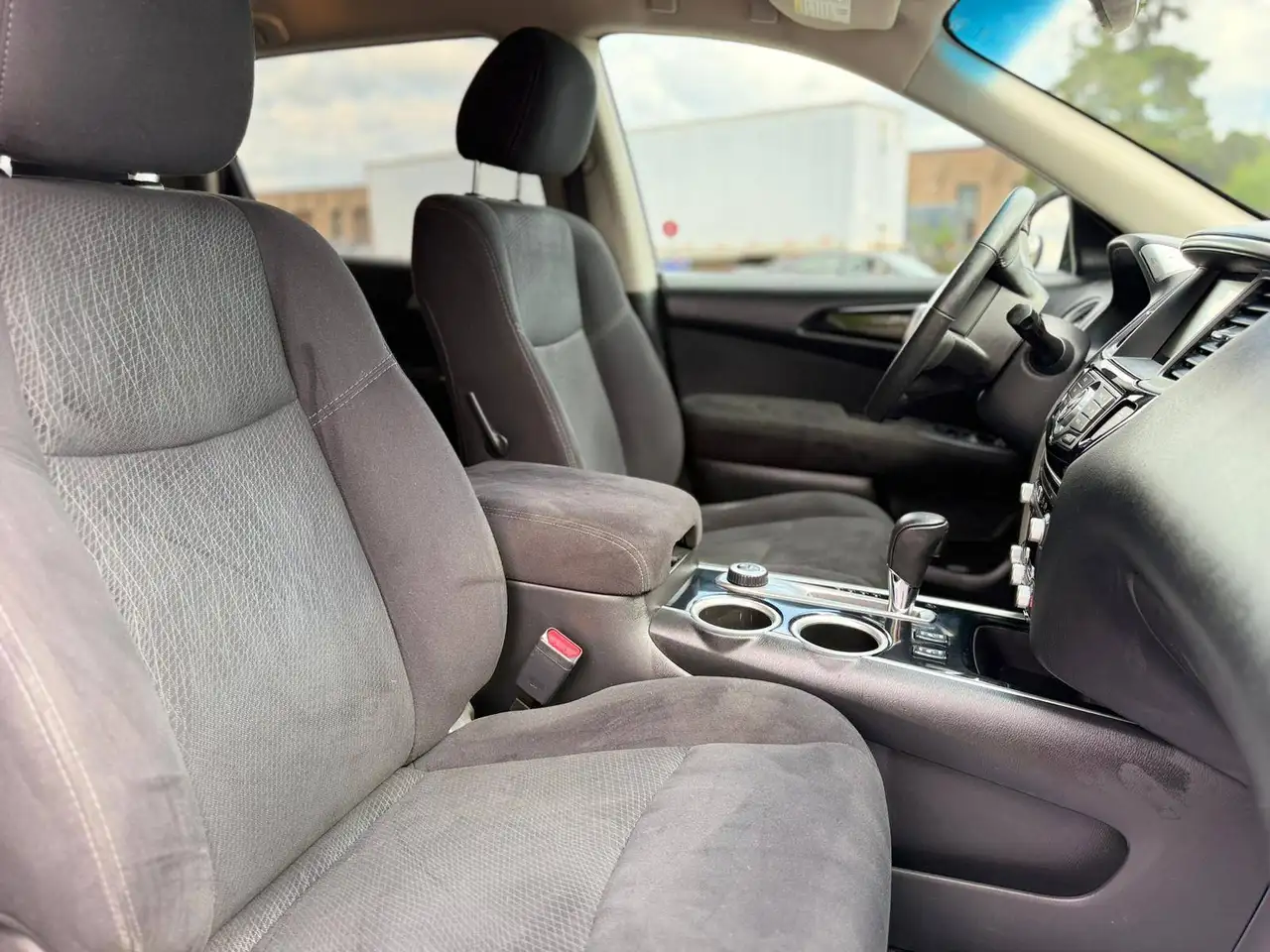 Nissan Pathfinder снимка Nissan Pathfinder