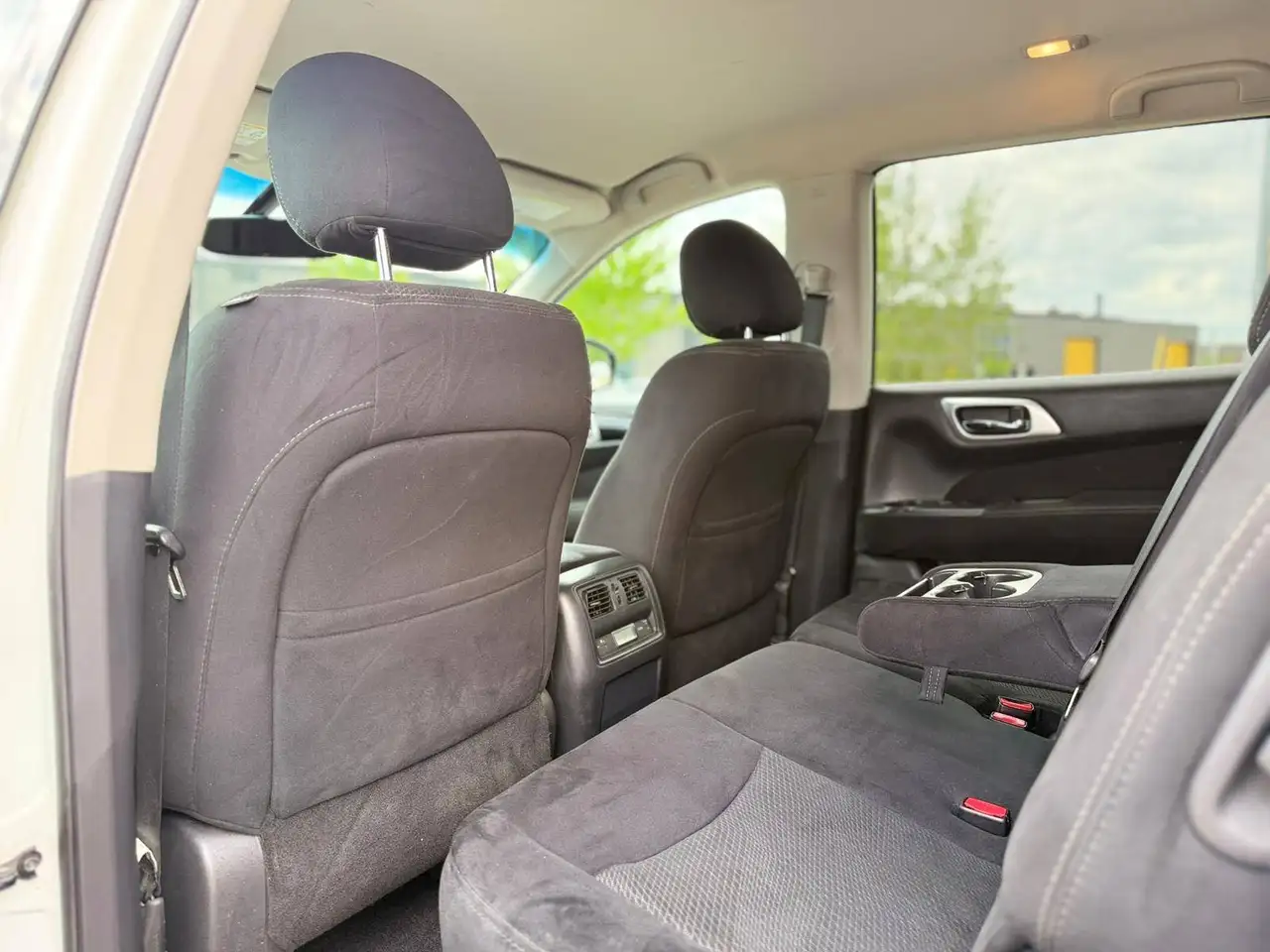 Nissan Pathfinder снимка Nissan Pathfinder