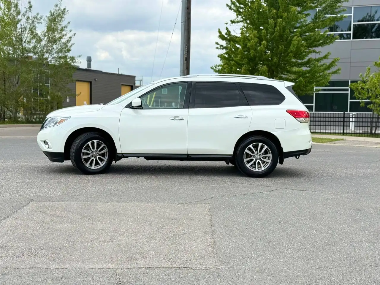 Nissan Pathfinder снимка Nissan Pathfinder