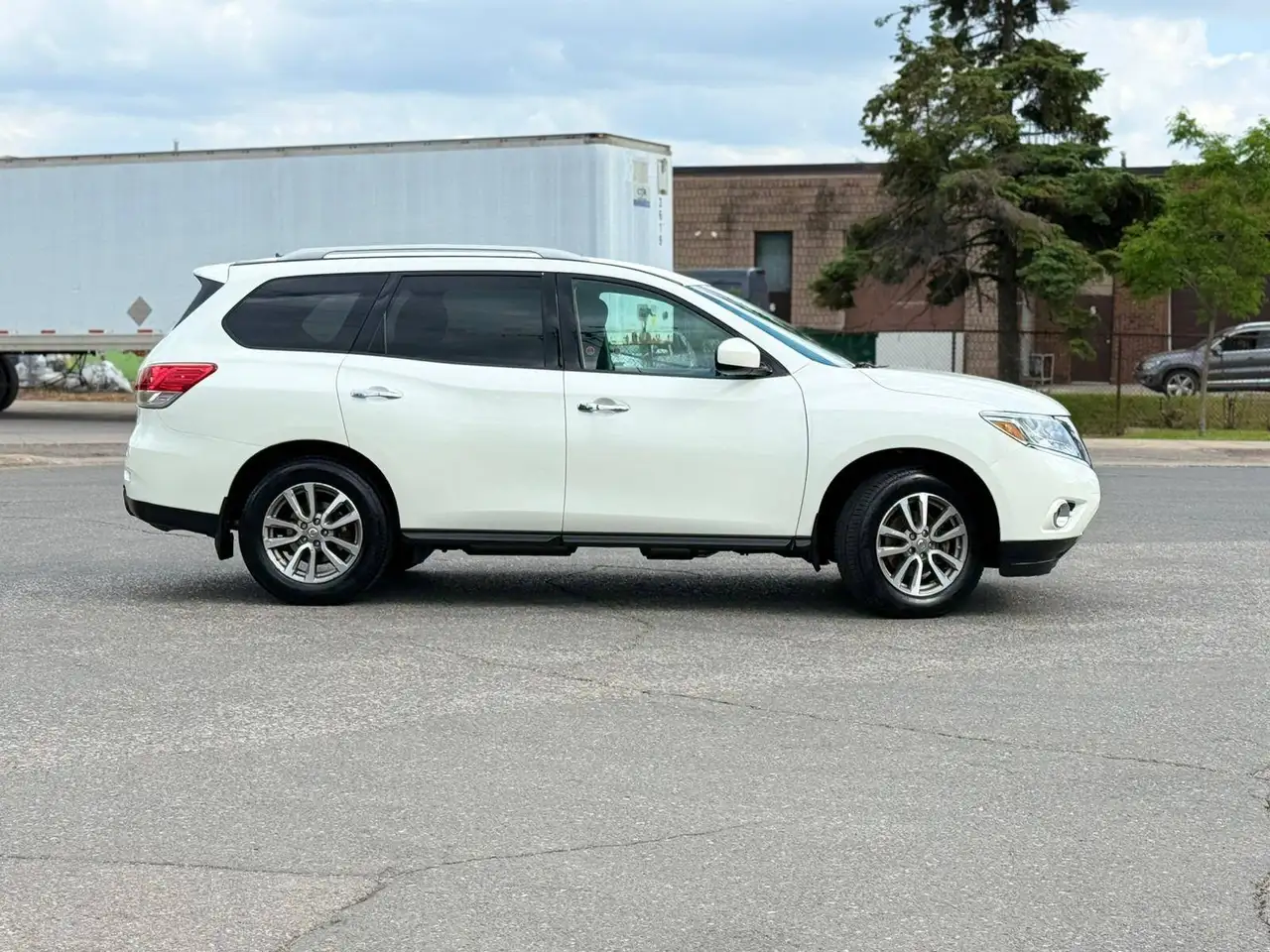 Nissan Pathfinder снимка Nissan Pathfinder