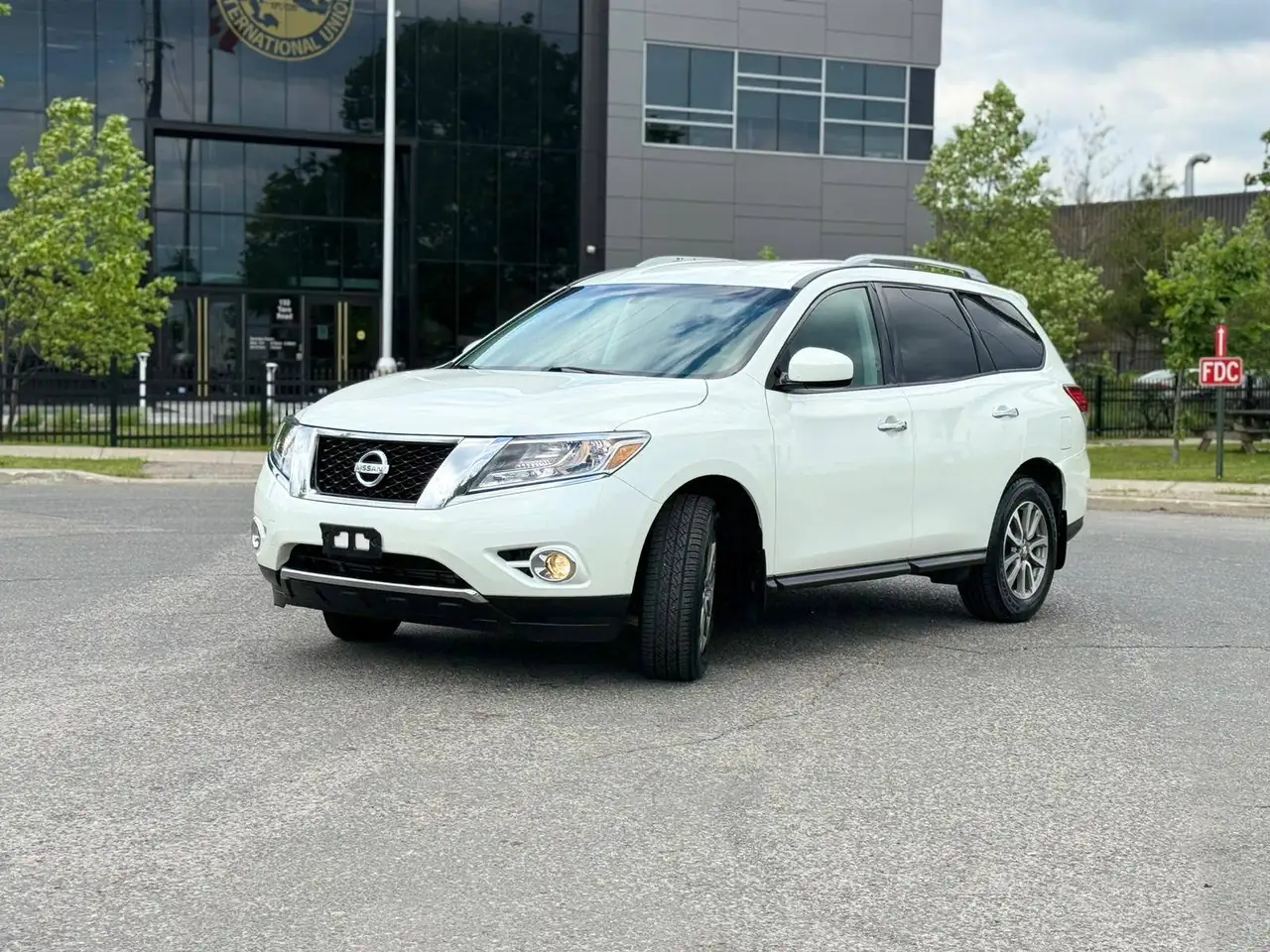 Nissan Pathfinder снимка Nissan Pathfinder