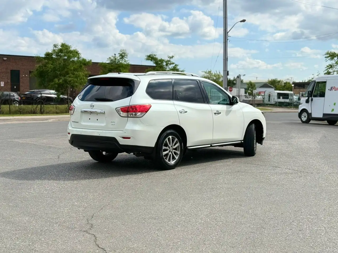 Nissan Pathfinder снимка Nissan Pathfinder