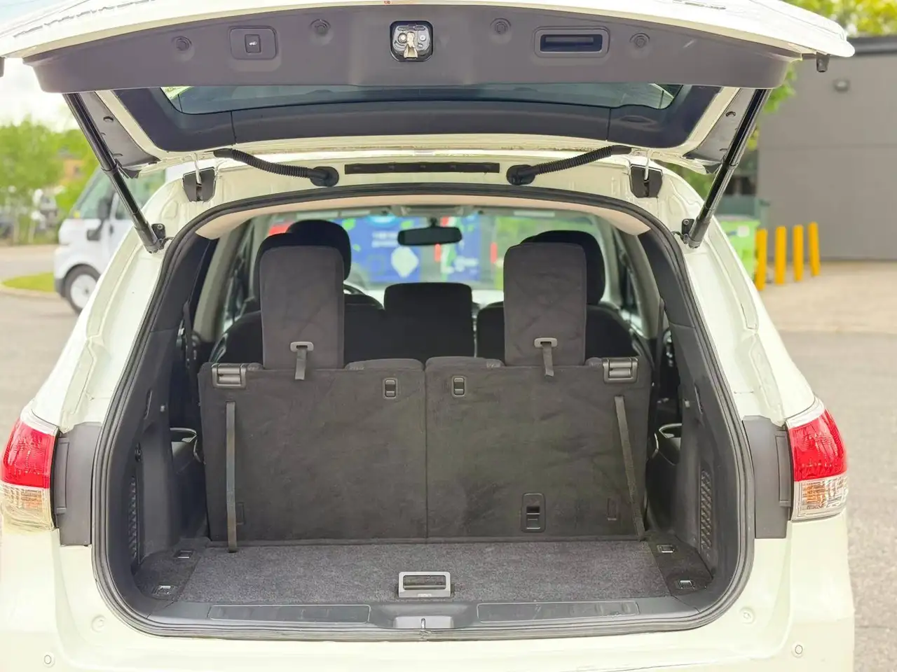 Nissan Pathfinder снимка Nissan Pathfinder