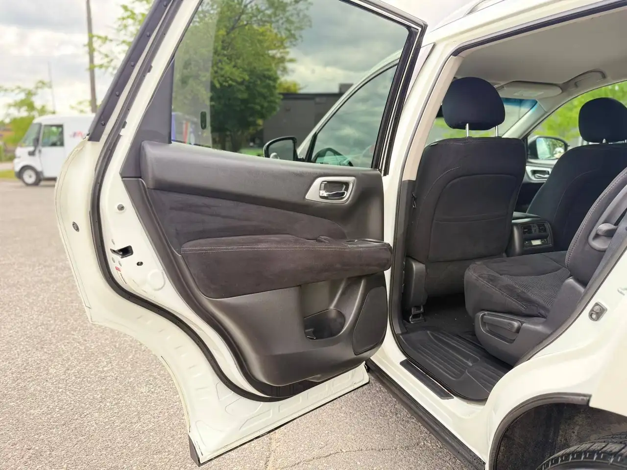 Nissan Pathfinder снимка Nissan Pathfinder