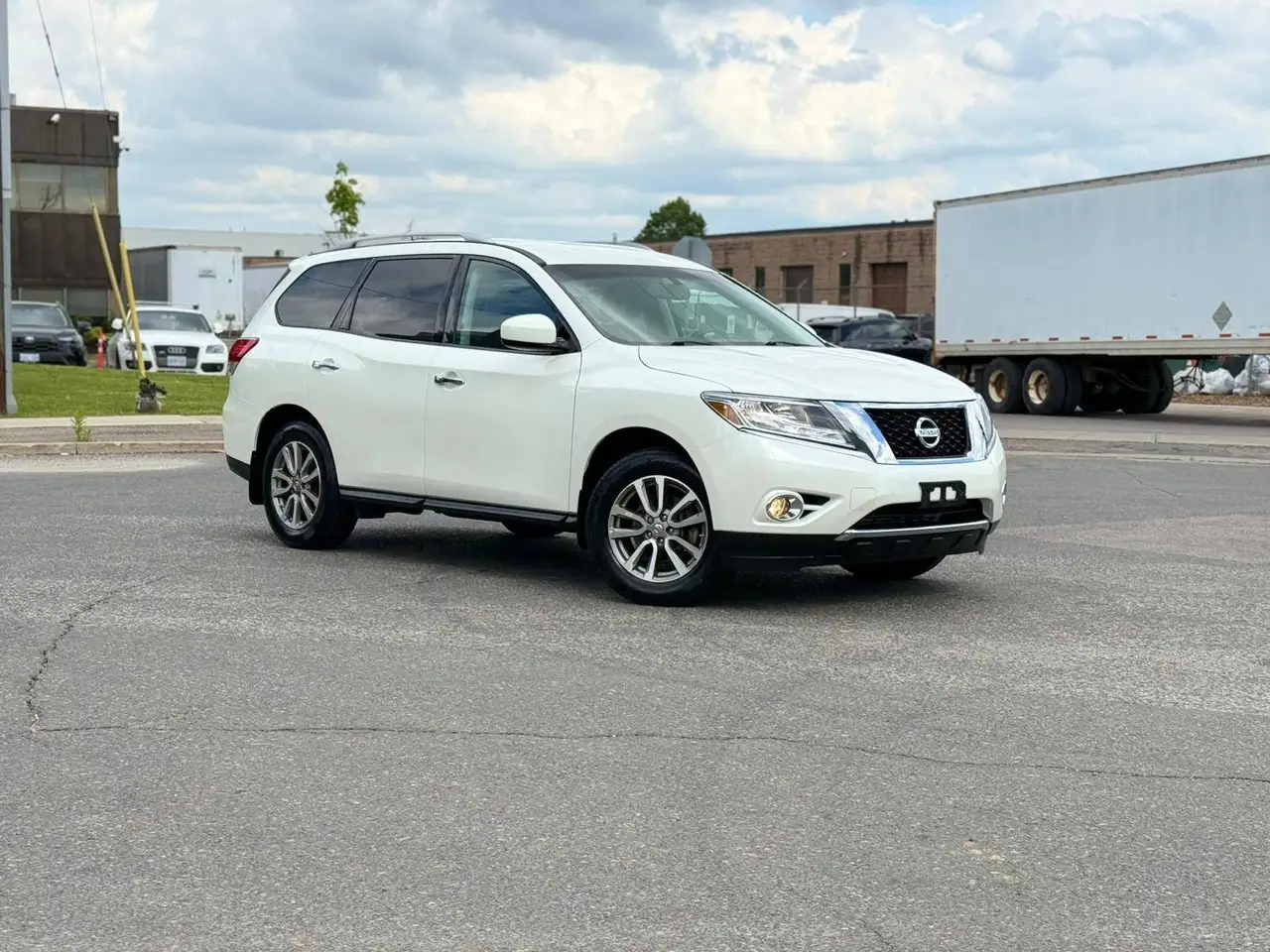Nissan Pathfinder снимка Nissan Pathfinder