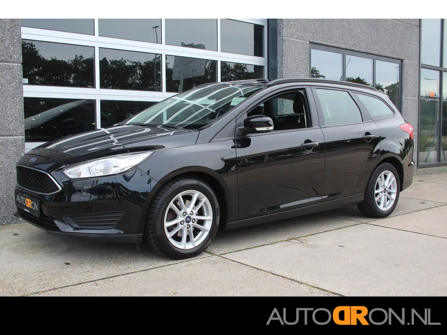 Ford Focus Wagon 1.0 Trend Edition Zwart - 1