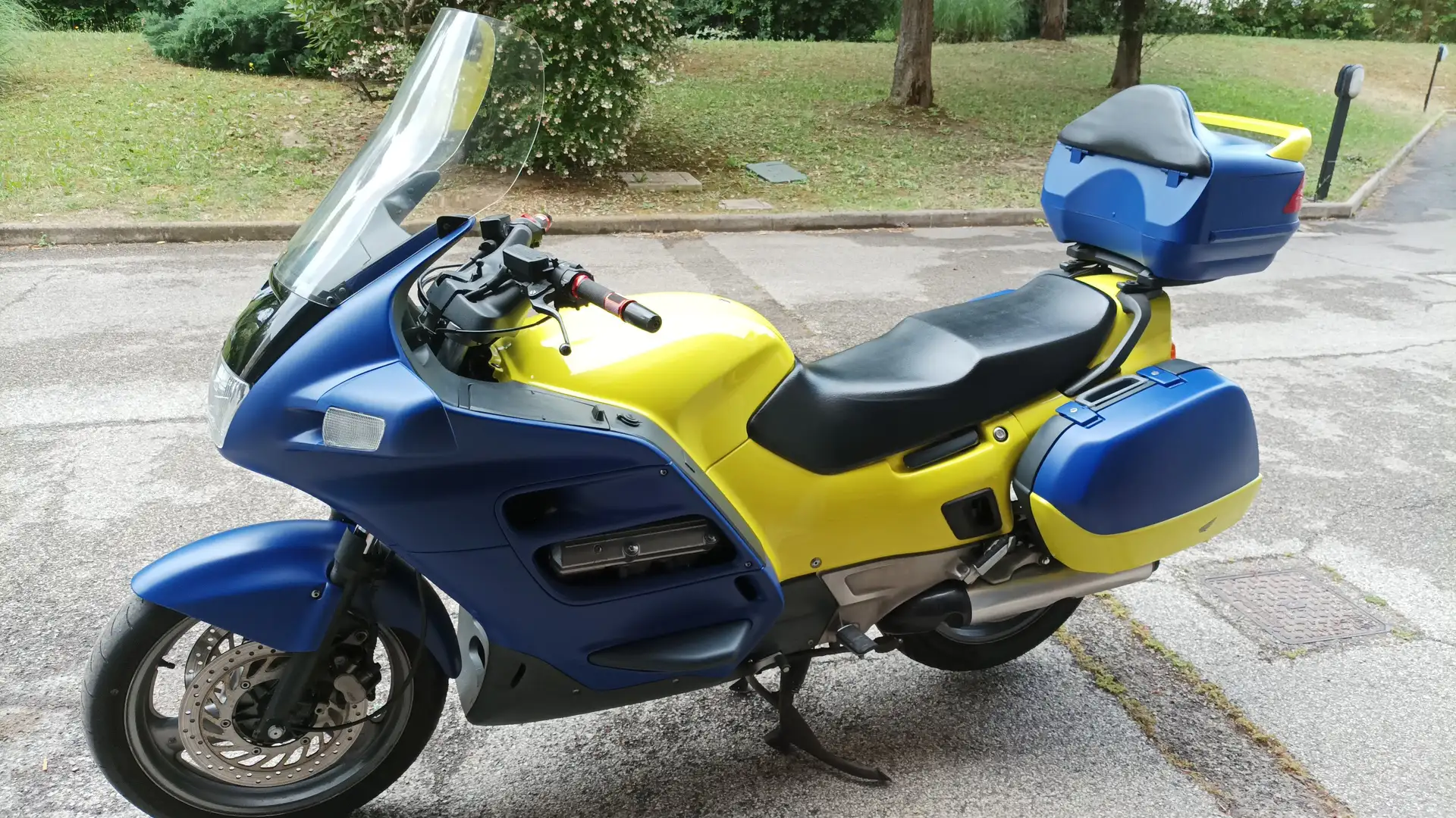 Honda ST 1100 Pan European Жовтий - 1