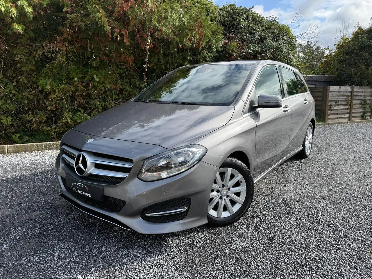 Mercedes-Benz B 180