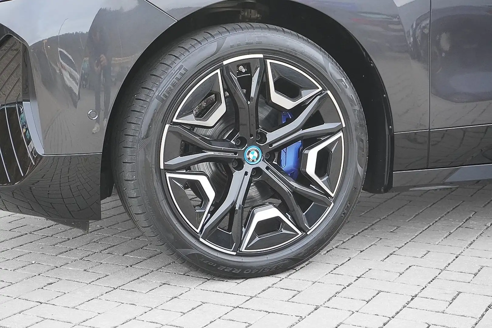 BMW iX xDrive40 Edition Sport SkyLounge AHK MultiSitze 36 Grau - 2