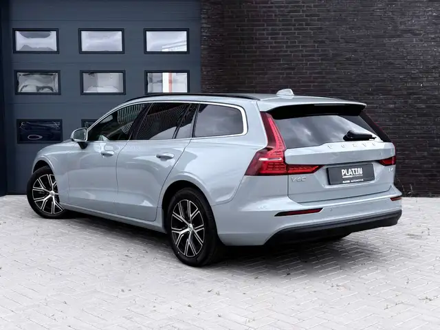 Volvo V60 view 3
