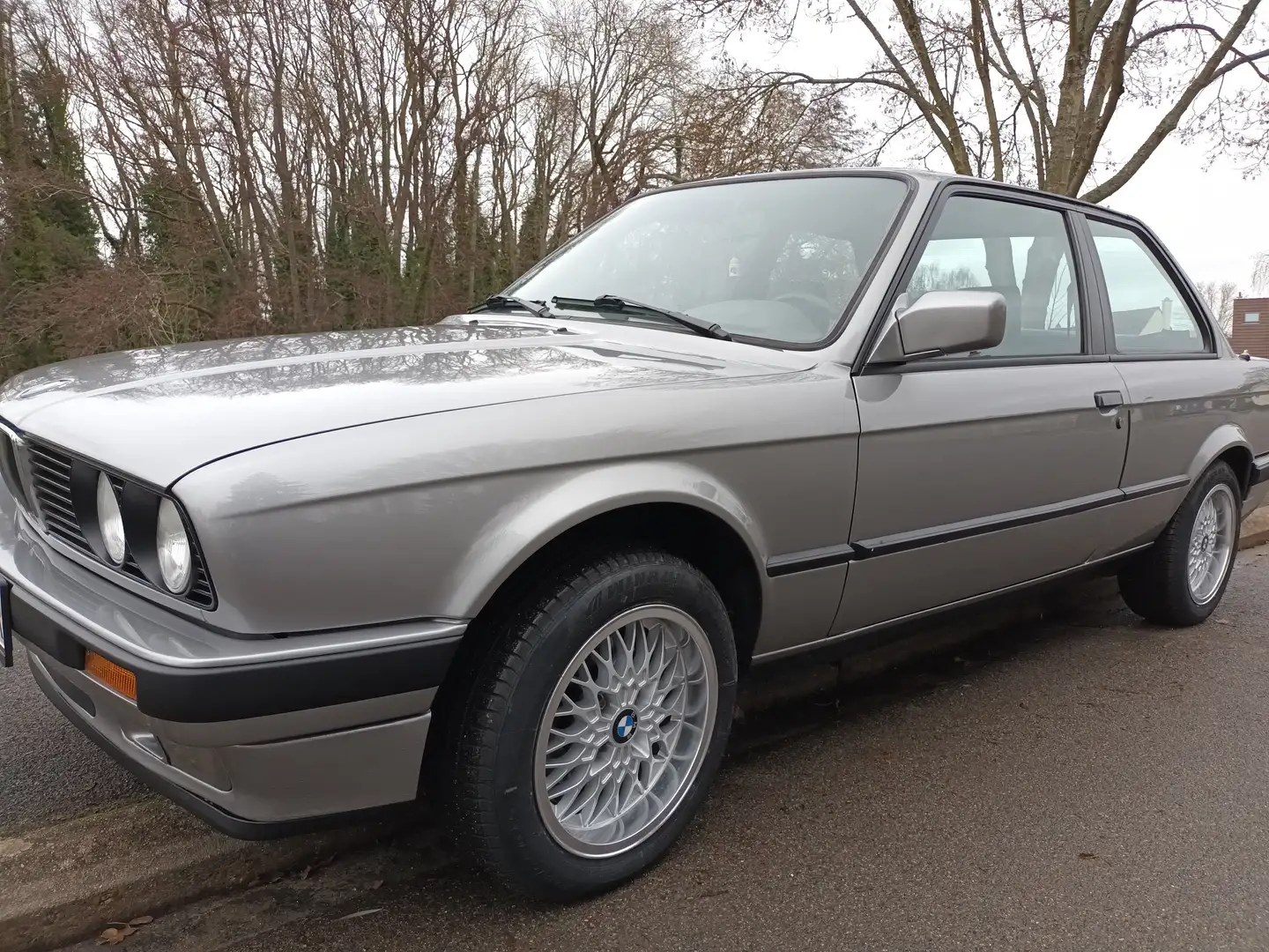 BMW 318 SERIE 3 E30 (07/1983-06/1988) siva - 1