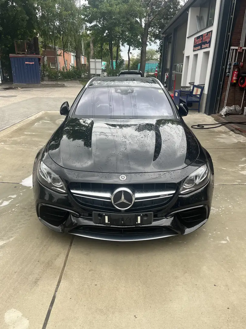 Mercedes-Benz E 63 AMG E 63 S AMG 4Matic (213.289) Schwarz - 1