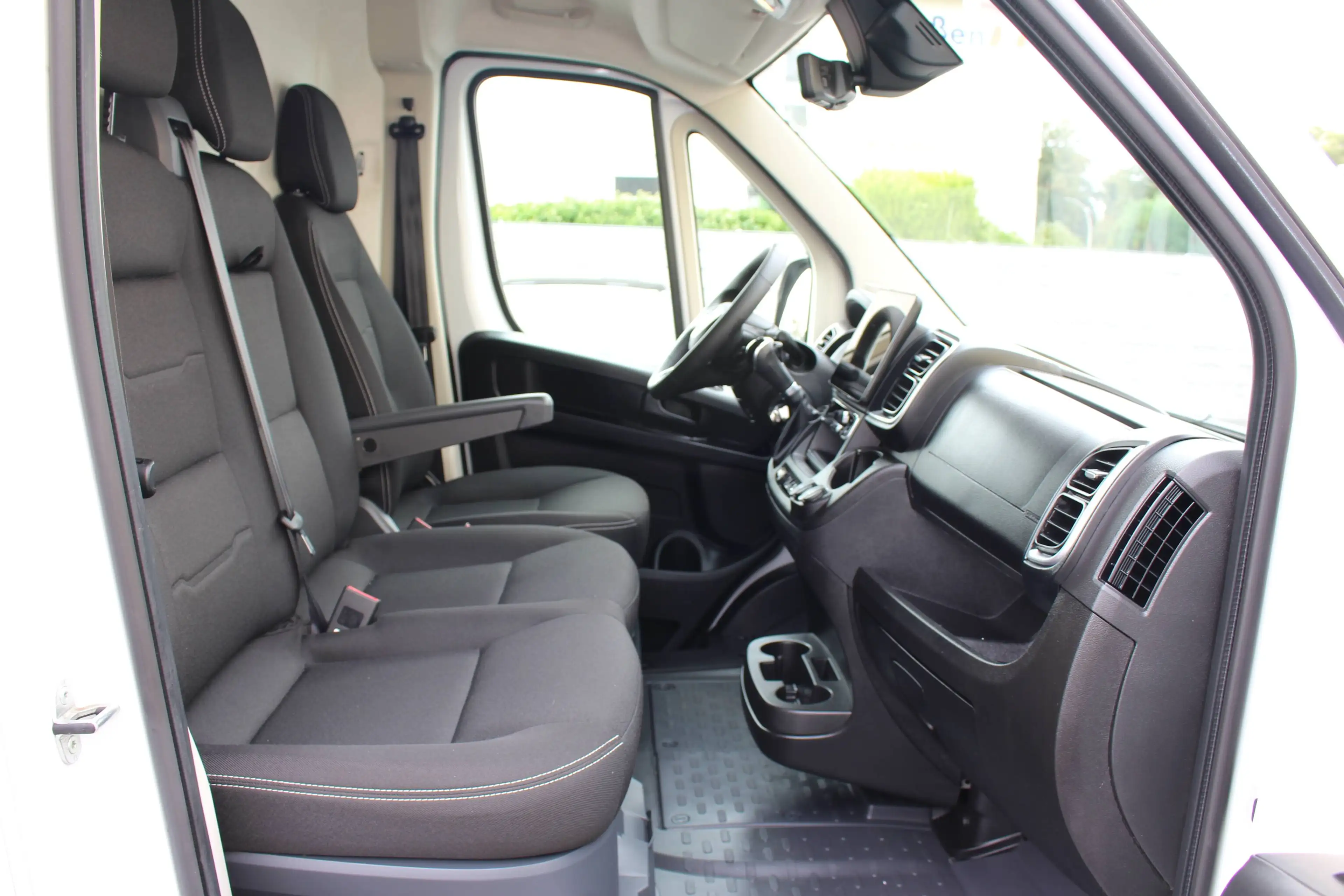 Peugeot Boxer 35 L4H2 180 Automatik *ACC*Kamera*360°PDC — photo 7