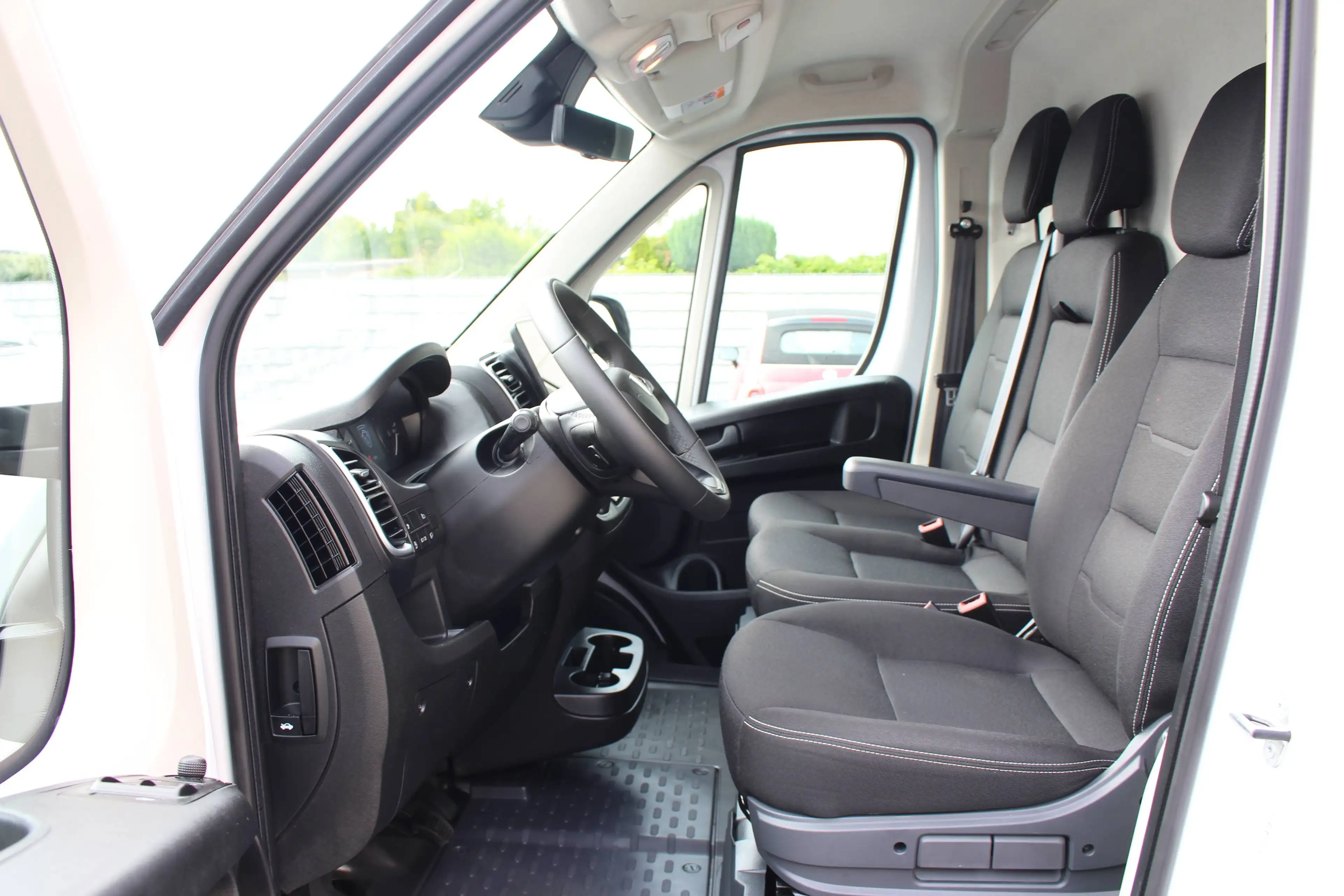 Peugeot Boxer 35 L4H2 180 Automatik *ACC*Kamera*360°PDC — photo 11