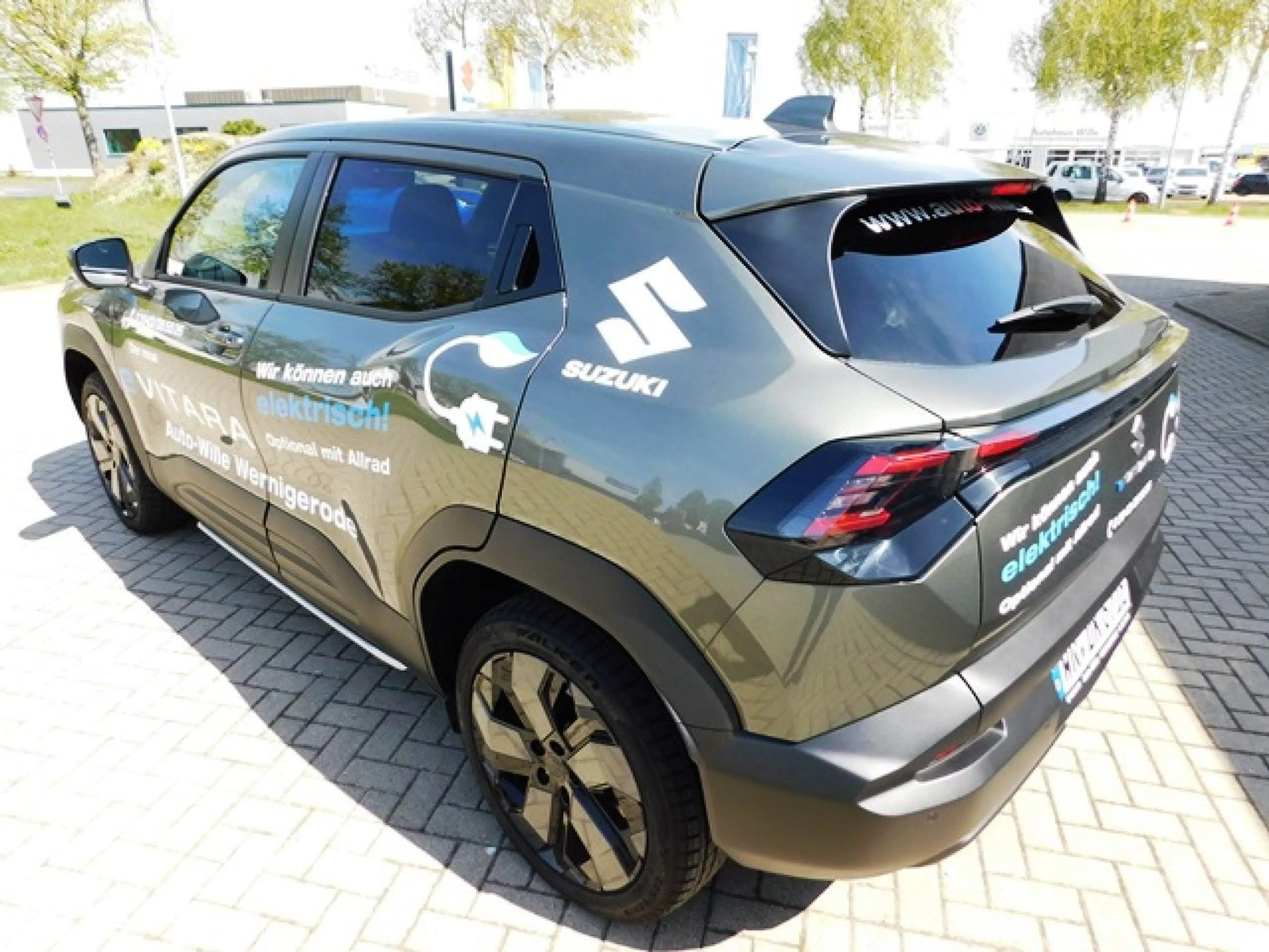 Suzuki Vitara e  eAxle ALLGRIP-e Comfort+ 5D CVT Bluetooth — photo 3
