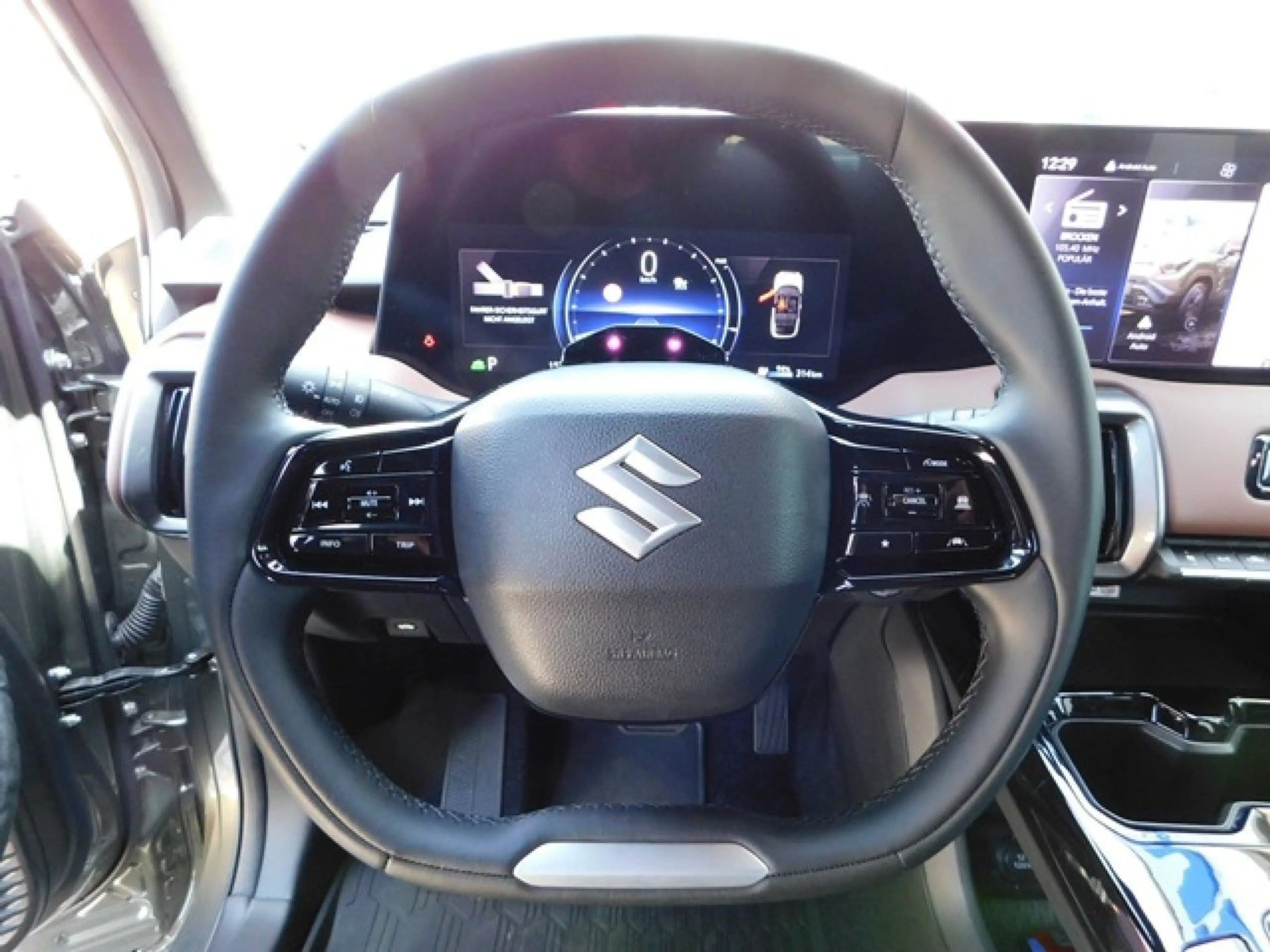Suzuki Vitara e  eAxle ALLGRIP-e Comfort+ 5D CVT Bluetooth — photo 11